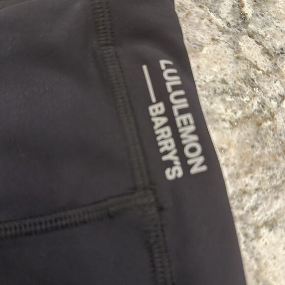 🩳 Lululemon Stronger as One High-Rise Shorts - 8 Inches - Barry’s Edition Sz 2 - Picture 3 of 4